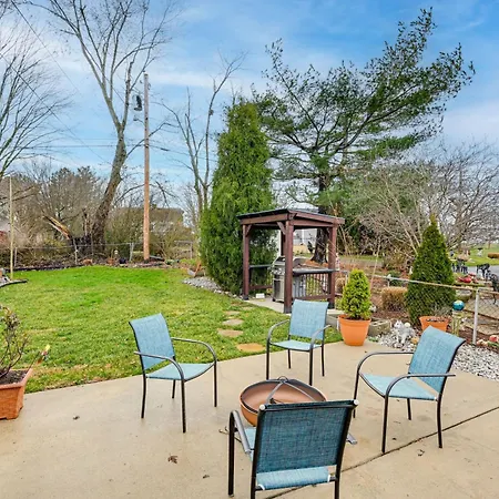 Family-Friendly Home With Yard 27 Mi To Nashville!